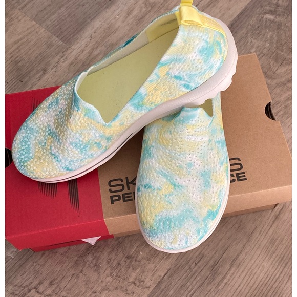 NIB Skechers Go Walk Classic-Groovy Talk - Picture 1 of 6